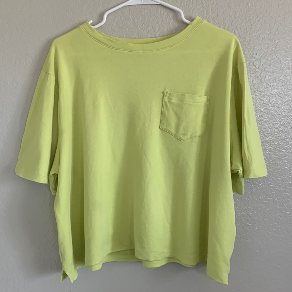 Cropped boxy t-shirt - neon yellow - front pocket - a new day